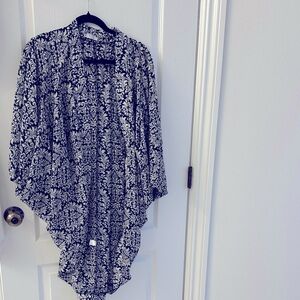 Tobi Monochrome Floral Kimono